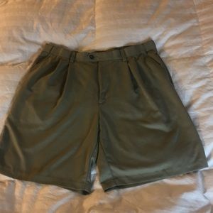Men’s golf shorts